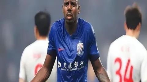 曼联国内杯赛19冠领跑利物浦，与20冠仅一步差